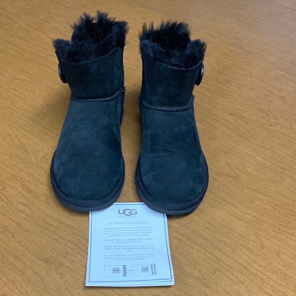 UGG women’s Black fur lined ankle booties size 5 - Picture 1 of 6